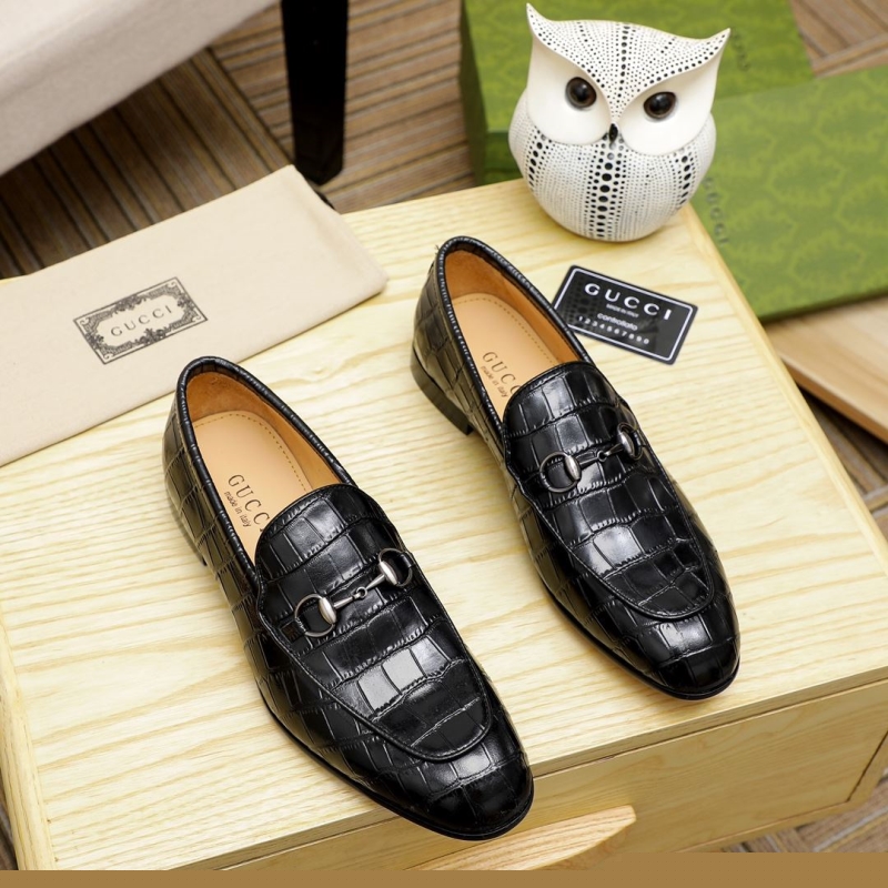 G*u*i leather shoes